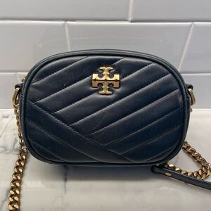 Tory Burch Kira Chevron Quilted Camera Crossbody Bag (black leather)